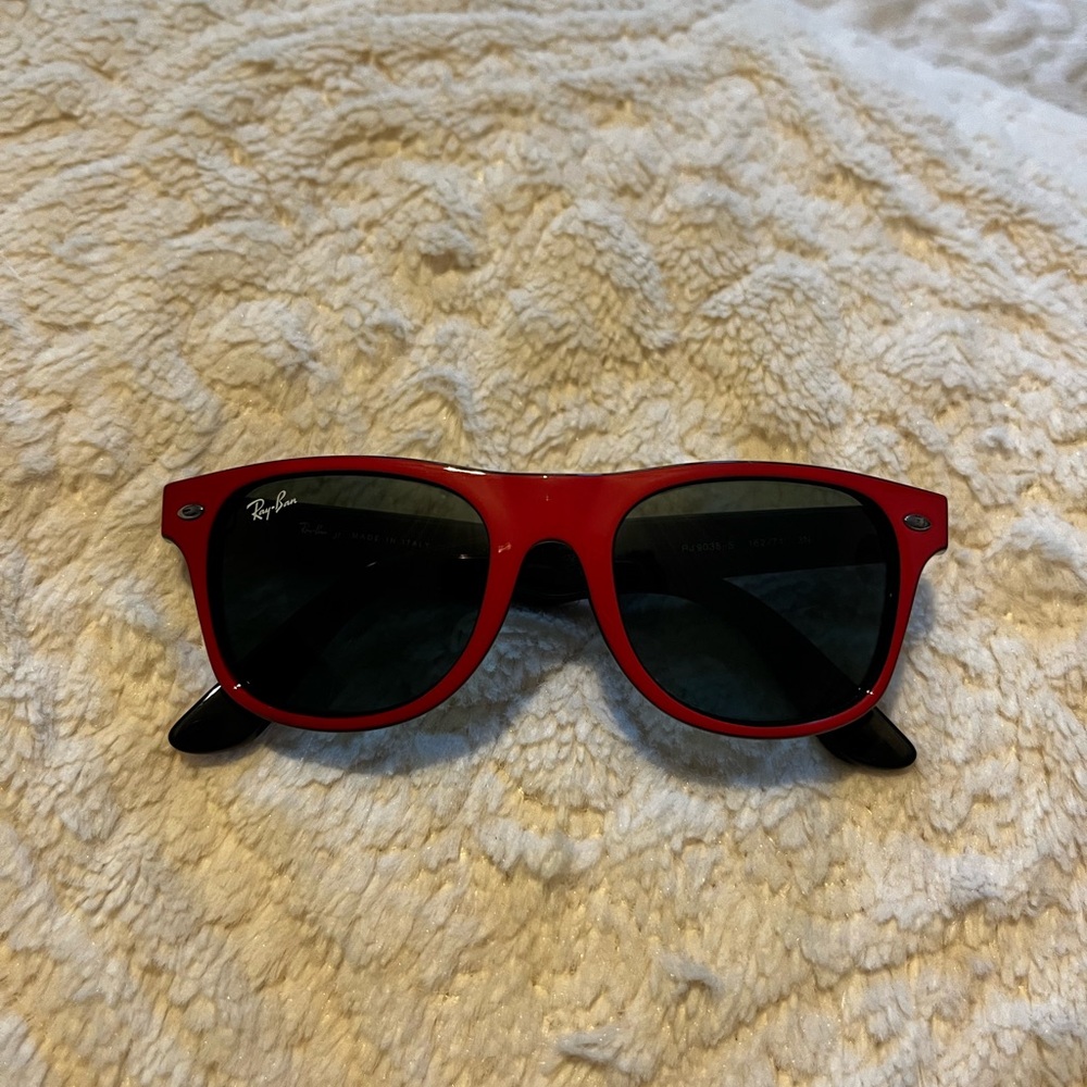 Ray-Ban Junior Wayfarer Red Sunglasses with Black Lenses style RJ9035-S 162/71